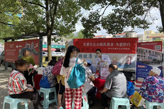 醫(yī)療服務(wù)送健康·義診活動(dòng)進(jìn)社區(qū)